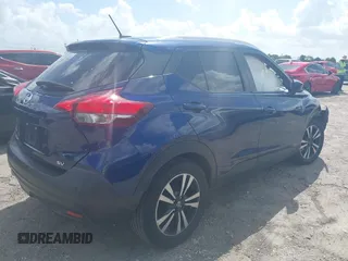 2020 Nissan Kicks SV with VIN 3N1CP5CV2LL490321, listed as a IAAI auction lot 41954807 with 105,568 mi miles. Bid and sale history available at carsss.com. Image 4.