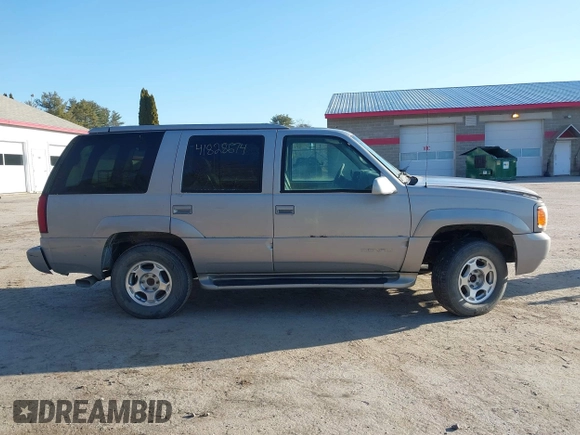 2000 GMC Denali with VIN 1GKEK13R7YR159609, listed as a IAAI auction lot 41828674 with 231,627 mi miles. Bid and sale history available at carsss.com. Image 14.