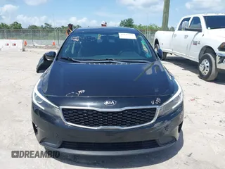 2018 Kia Forte LX z VIN 3KPFK4A70JE197056, wystawiony jako IAAI lot #42435555 z przebiegiem 79 805 mil mil oraz . Historia ofert i sprzedaży dostępna na DreamBid. Obrazek 13.