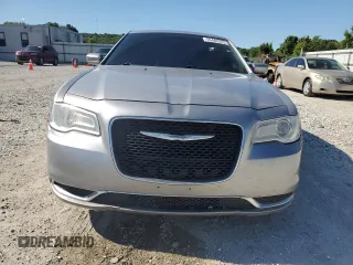 2015 Chrysler 300 Limited z VIN 2C3CCAAG5FH838054, wystawiony jako Copart lot #55480325 z przebiegiem 171 058 mil mil oraz Szkoda całkowita • Salvage title. Historia ofert i sprzedaży dostępna na DreamBid. Obrazek 5.