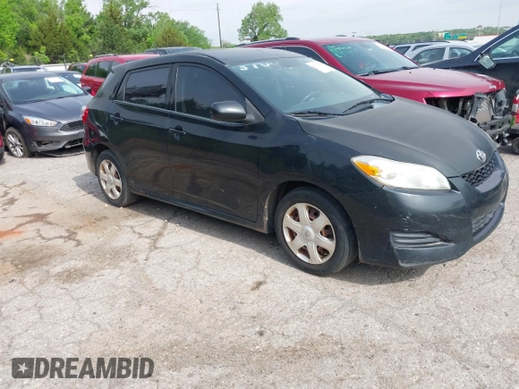 2009 Toyota Matrix with VIN 2T1KU40EX9C013986, listed as a IAAI auction lot 42117914 with 151,113 mi miles. Bid and sale history available at carsss.com. Image 1.