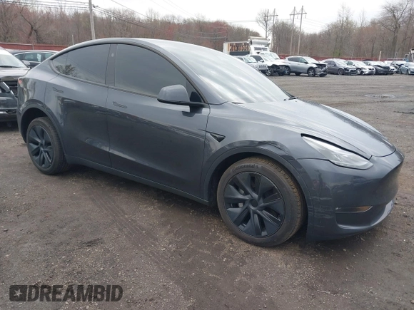 2024 Tesla Model Y Long Range z VIN 7SAYGDEE1RA323921, wystawiony jako IAAI lot #42027195 z przebiegiem 13 774 mil mil oraz . Historia ofert i sprzedaży dostępna na DreamBid. Obrazek 1.
