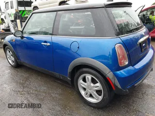 2006 MINI Hardtop z VIN WMWRC33566TK66280, wystawiony jako IAAI lot #41752311 z przebiegiem 237 056 mil mil oraz . Historia ofert i sprzedaży dostępna na DreamBid. Obrazek 3.
