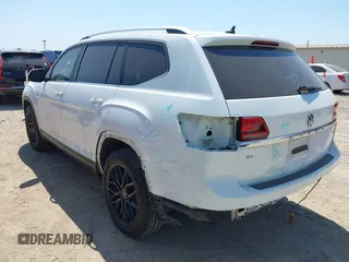 2018 Volkswagen Atlas SE with VIN 1V2CP2CA6JC595282, listed as a IAAI auction lot 42227930 with 95,799 mi miles and . Bid and sale history available at DreamBid. Image 3.