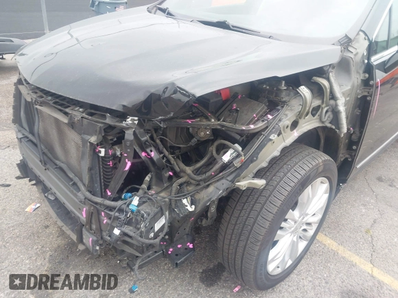 2019 Cadillac XT5 Premium Luxury FWD z VIN 1GYKNERS3KZ134635, wystawiony jako IAAI lot #41889843 z przebiegiem 56 044 mil mil oraz . Historia ofert i sprzedaży dostępna na DreamBid. Obrazek 6.