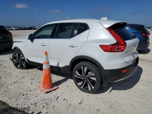 2024 Volvo XC40 Plus Bright Theme with VIN YV4L12UE6R2252264, listed as a Copart auction lot 88667895 with 3,897 mi miles and Salvage Title. Bid and sale history available at carsss.com. Image 2.