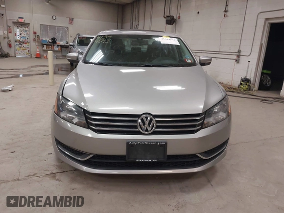 2014 Volkswagen Passat SE z VIN 1VWBT7A31EC102802, wystawiony jako IAAI lot #41344543 z przebiegiem 106 758 mil mil oraz . Historia ofert i sprzedaży dostępna na DreamBid. Obrazek 12.