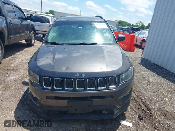 2018 Jeep Compass Latitude z VIN 3C4NJDBB7JT103901, wystawiony jako IAAI lot #42358749 z przebiegiem 91 083 mil mil oraz . Historia ofert i sprzedaży dostępna na DreamBid. Obrazek 12.
