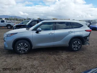 2020 Toyota Highlander XLE with VIN 5TDGZRAH5LS502260, listed as a IAAI auction lot 41743209 with 105,108 mi miles. Bid and sale history available at carsss.com. Image 15.