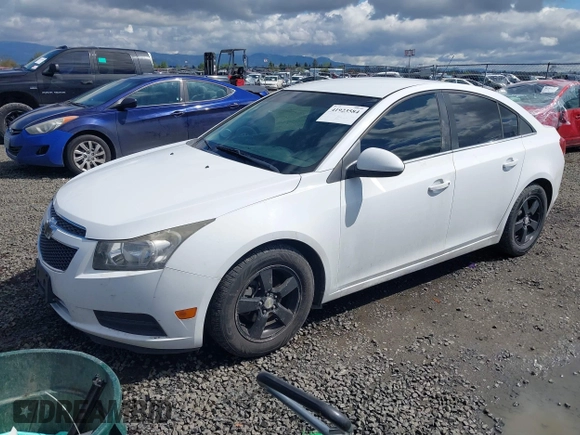 2014 Chevrolet Cruze 1LT z VIN 1G1PC5SB9E7115253, wystawiony jako IAAI lot #41923584 z przebiegiem 127 803 mil mil oraz . Historia ofert i sprzedaży dostępna na DreamBid. Obrazek 2.