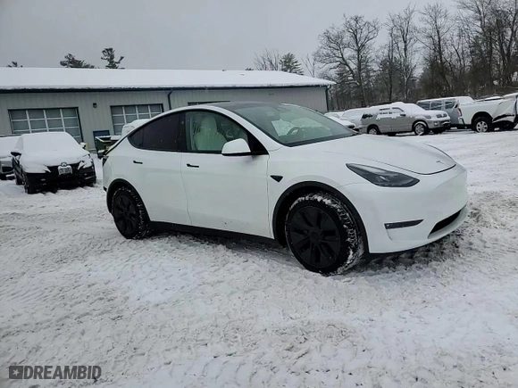 2024 Tesla Model Y Long Range with VIN 7SAYGAEE8RF112801, listed as a Copart auction lot 45149865 with 5,788 mi miles and Salvage Title. Bid and sale history available at carsss.com. Image 15.