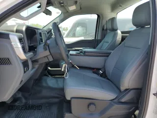 2024 Ford F-250 XL z VIN 1FTBF2BAXREC40360, wystawiony jako Copart lot #53801415 z przebiegiem Nie podano mil oraz Szkoda całkowita • Salvage title. Historia ofert i sprzedaży dostępna na DreamBid. Obrazek 7.