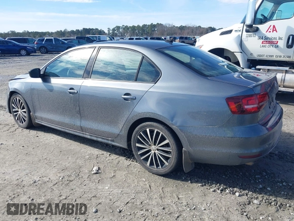 2016 Volkswagen Jetta Sport z VIN 3VWD17AJXGM302382, wystawiony jako IAAI lot #41441854 z przebiegiem 131 569 mil mil oraz . Historia ofert i sprzedaży dostępna na DreamBid. Obrazek 3.