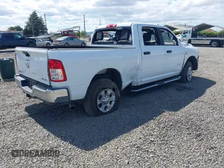 2024 Ram 2500 Big Horn z VIN 3C6UR5DL5RG303820, wystawiony jako IAAI lot #42615583 z przebiegiem 14 564 mil mil oraz . Historia ofert i sprzedaży dostępna na DreamBid. Obrazek 4.