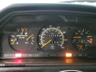 1995 Mercedes-Benz E 320 with VIN WDBEA32E2SC168493, listed as a Copart auction lot 82365704 with 102,066 mi miles and Salvage Title. Bid and sale history available at DreamBid. Image 9.