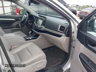 2017 Toyota Highlander XLE z VIN 5TDJZRFH6HS509725, wystawiony jako IAAI lot #42677602 z przebiegiem 120 311 mil mil oraz . Historia ofert i sprzedaży dostępna na DreamBid. Obrazek 5.