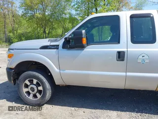 2013 Ford F-250 XL z VIN 1FT7X2B66DEA06885, wystawiony jako IAAI lot #42240723 z przebiegiem 136 062 mil mil oraz . Historia ofert i sprzedaży dostępna na DreamBid. Obrazek 6.