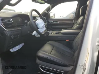2023 Jeep Grand Wagoneer z VIN 1C4SJVEJ4PS550269, wystawiony jako Copart lot #52693175 z przebiegiem 9 915 mil mil oraz Szkoda całkowita • Salvage title. Historia ofert i sprzedaży dostępna na DreamBid. Obrazek 7.