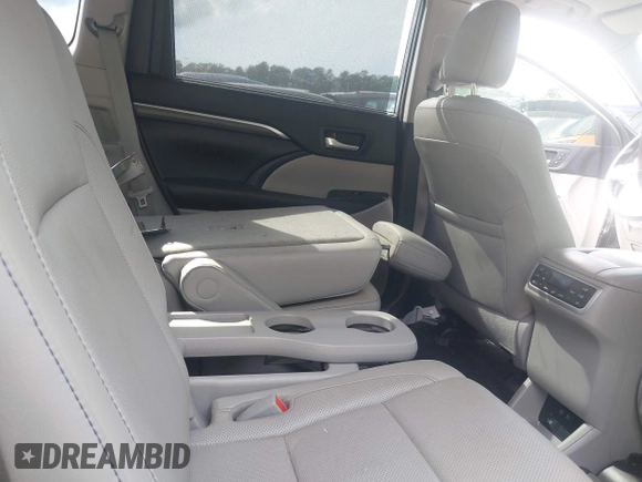 2019 Toyota Highlander Limited with VIN 5TDDZRFH9KS711575, listed as a IAAI auction lot 42102945 with 33,899 mi miles and . Bid and sale history available at DreamBid. Image 8.