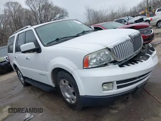 2006 Lincoln Navigator Luxury with VIN 5LMFU285X6LJ21094, listed as a IAAI auction lot 41806373 with 307,588 mi miles. Bid and sale history available at carsss.com. Image 1.