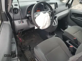 2020 Nissan NV200 SV z VIN 3N6CM0KN9LK709188, wystawiony jako Copart lot #58451415 z przebiegiem 76 699 mil mil oraz Szkody całkowita. Historia ofert i sprzedaży dostępna na DreamBid. Obrazek 8.