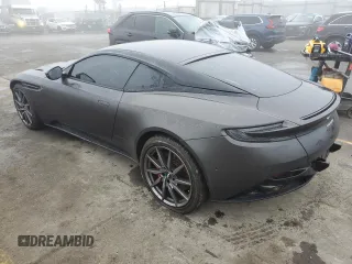 2018 Aston Martin DB11 z VIN SCFRMFAV1JGL05008, wystawiony jako Copart lot #41488505 z przebiegiem 18 133 mil mil oraz Szkody całkowita. Historia ofert i sprzedaży dostępna na DreamBid. Obrazek 2.
