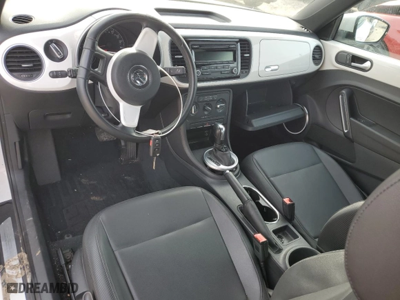 2012 Volkswagen Beetle 2.5L PZEV with VIN 3VWJP7AT6CM605642, listed as a Copart auction lot 80018214 with 101,694 mi miles and Salvage Title. Bid and sale history available at carsss.com. Image 8.