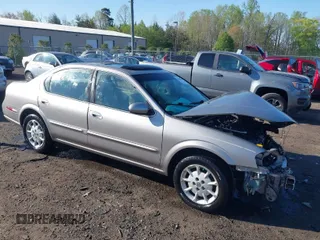 2000 Nissan Maxima GXE z VIN JN1CA31D5YT501086, wystawiony jako IAAI lot #41982095 z przebiegiem 184 012 mil mil oraz . Historia ofert i sprzedaży dostępna na DreamBid. Obrazek 1.