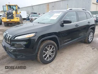 2014 Jeep Cherokee Latitude z VIN 1C4PJMCS5EW219542, wystawiony jako IAAI lot #40950309 z przebiegiem 154 099 mil mil oraz . Historia ofert i sprzedaży dostępna na DreamBid. Obrazek 2.