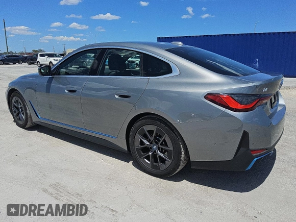 2024 BMW i4 eDrive40 z VIN WBY73AW02RFS99292, wystawiony jako Copart lot #56431405 z przebiegiem 17 030 mil mil oraz Tytuł czysty. Historia ofert i sprzedaży dostępna na DreamBid. Obrazek 2.