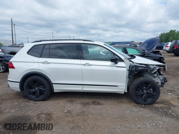 2024 Volkswagen Tiguan SE R-Line Black with VIN 3VV8B7AX3RM111526, listed as a IAAI auction lot 42524100 with 7,280 mi miles and . Bid and sale history available at DreamBid. Image 14.