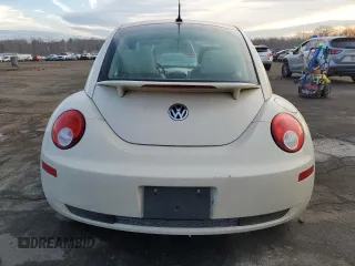 2010 Volkswagen New Beetle Coupe with VIN 3VWRG3AG5AM031773, listed as a Copart auction lot 43040385 with 105,448 mi miles and Salvage Title. Bid and sale history available at carsss.com. Image 6.