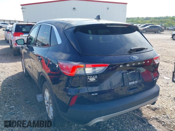 2021 Ford Escape SE z VIN 1FMCU9G67MUA39792, wystawiony jako IAAI lot #42091121 z przebiegiem 135 920 mil mil oraz . Historia ofert i sprzedaży dostępna na DreamBid. Obrazek 3.