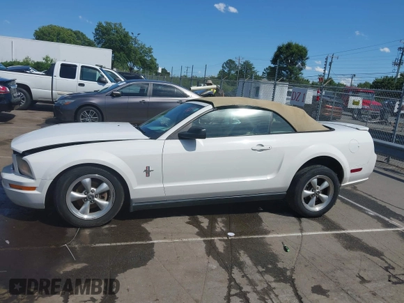 2007 Ford Mustang Deluxe z VIN 1ZVFT84N275365683, wystawiony jako IAAI lot #42335893 z przebiegiem 141 892 mil mil oraz . Historia ofert i sprzedaży dostępna na DreamBid. Obrazek 14.