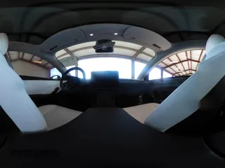 2025 Tesla Model 3 Long Range z VIN 5YJ3E1EA6SF990792, wystawiony jako IAAI lot #42713456 z przebiegiem 1 038 mil mil oraz . Historia ofert i sprzedaży dostępna na DreamBid. Obrazek 19.