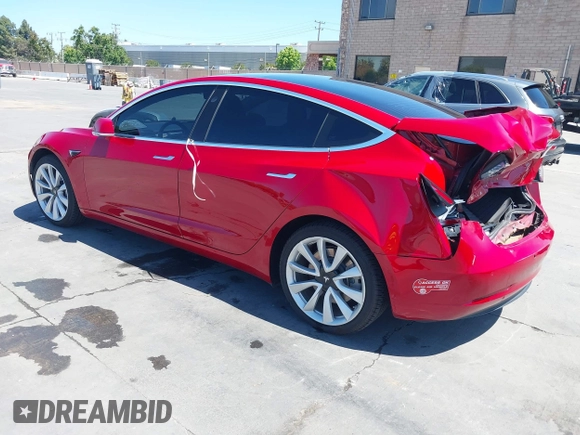 2018 Tesla Model 3 Long Range Battery z VIN 5YJ3E1EAXJF048839, wystawiony jako IAAI lot #42328412 z przebiegiem 83 083 mil mil oraz . Historia ofert i sprzedaży dostępna na DreamBid. Obrazek 3.
