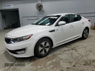 2013 Kia Optima EX z VIN KNAGM4AD7D5044949, wystawiony jako Copart lot #51809525 z przebiegiem 104 054 mil mil oraz Szkoda całkowita • Salvage title. Historia ofert i sprzedaży dostępna na DreamBid. Obrazek 1.
