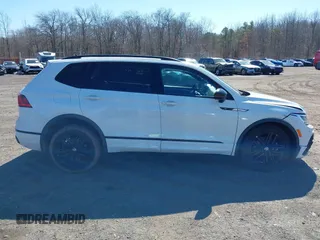 2022 Volkswagen Tiguan SE R-Line Black z VIN 3VV8B7AX4NM027208, wystawiony jako IAAI lot #41729385 z przebiegiem 51 274 mil mil oraz . Historia ofert i sprzedaży dostępna na DreamBid. Obrazek 13.