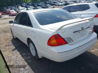 2001 Toyota Avalon XL z VIN 4T1BF28B71U166532, wystawiony jako IAAI lot #42149996 z przebiegiem 172 698 mil mil oraz . Historia ofert i sprzedaży dostępna na DreamBid. Obrazek 3.