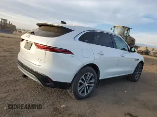 2022 Jaguar F-Pace with VIN SADCK2EX2NA692924, listed as a Copart auction lot 84431864 with 31,520 mi miles and Salvage title. Bid and sale history available at DreamBid. Image 3.