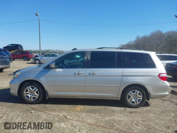 2005 Honda Odyssey EX-L with VIN 5FNRL38725B098992, listed as a IAAI auction lot 41639045 with 230,257 mi miles. Bid and sale history available at carsss.com. Image 15.