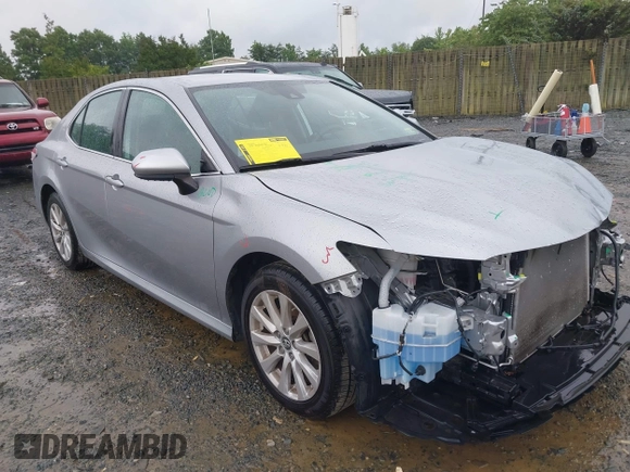 2019 Toyota Camry LE z VIN 4T1B11HK0KU698215, wystawiony jako IAAI lot #42319699 z przebiegiem 54 864 mil mil oraz . Historia ofert i sprzedaży dostępna na DreamBid. Obrazek 1.