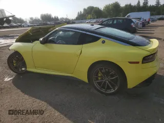 2023 Nissan Z Performance z VIN JN1BZ4BH8PM310184, wystawiony jako Copart lot #67059724 z przebiegiem 4 438 mil mil oraz Szkoda całkowita • Salvage title. Historia ofert i sprzedaży dostępna na DreamBid. Obrazek 2.