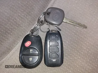2005 Toyota Sienna CE z VIN 5TDZA23C45S247631, wystawiony jako IAAI lot #42380951 z przebiegiem 256 517 mil mil oraz . Historia ofert i sprzedaży dostępna na DreamBid. Obrazek 11.