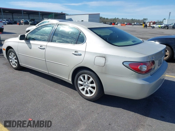 2004 Lexus ES 330 with VIN JTHBA30GX45045913, listed as a IAAI auction lot 41747664 with 173,544 mi miles. Bid and sale history available at carsss.com. Image 3.