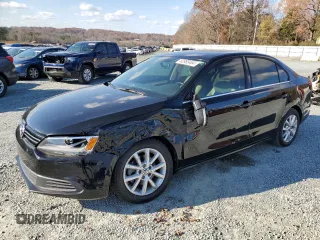 2013 Volkswagen Jetta SE z VIN 3VWDX7AJ0DM438255, wystawiony jako Copart lot #82983464 z przebiegiem 199 303 mil mil oraz Szkoda całkowita • Salvage title. Historia ofert i sprzedaży dostępna na DreamBid. Obrazek 1.