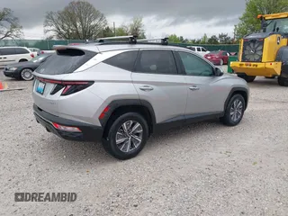 2022 Hyundai Tucson Blue z VIN KM8JBCA13NU077934, wystawiony jako IAAI lot #41920832 z przebiegiem 59 579 mil mil oraz . Historia ofert i sprzedaży dostępna na DreamBid. Obrazek 4.