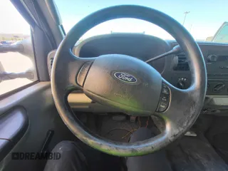 2007 Ford F-250 XL z VIN 1FTNF21517EB22731, wystawiony jako IAAI lot #42563444 z przebiegiem 165 792 mil mil oraz . Historia ofert i sprzedaży dostępna na DreamBid. Obrazek 26.