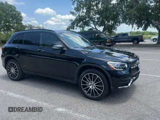 2021 Mercedes-Benz GLC 300 z VIN W1N0G8DB9MV267628, wystawiony jako Copart lot #57706205 z przebiegiem 51 547 mil mil oraz Czysty tytuł • Clean title. Historia ofert i sprzedaży dostępna na DreamBid. Obrazek 1.
