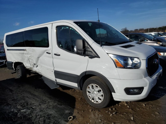2022 Ford Transit Passenger Wagon XL with VIN 1FBAX2Y82NKA79497, listed as a Copart auction lot 42201025 with 52,937 mi miles and Clean Title. Bid and sale history available at carsss.com. Image 4.
